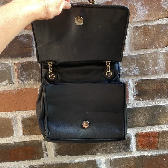 TORY BURCH Savannah Convertible Shoulder Bag - Black with Gold Chain - Picture 8 of 16